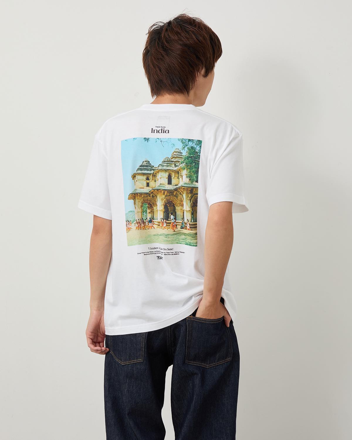 T-shirts（Ruins）/ photo by Isao Nishiyama